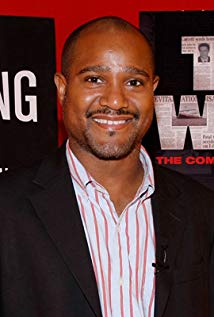 How tall is Seth Gilliam?